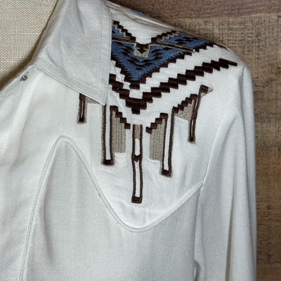 Ariat Chimayo Trujillo Button Down Embroidered Boho Western Shirt sz Medium - Picture 5 of 12